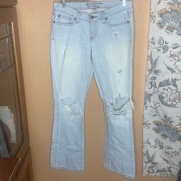Abercrombie & Fitch Light Wash Destroyed Emma Jeans Size 2S - Picture 2 of 15